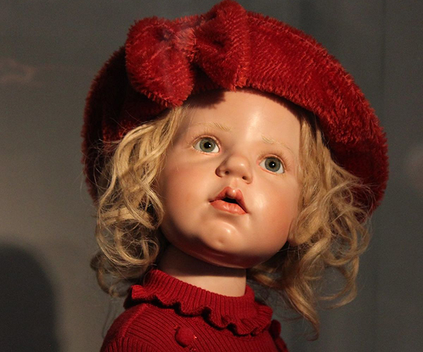 “Fragile Dreams” Gallery of Porcelain Dolls