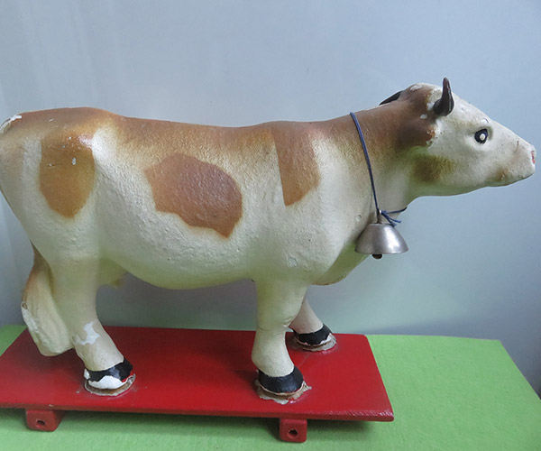 The Moo-Museum (a collection of objects depicting cows and bulls)